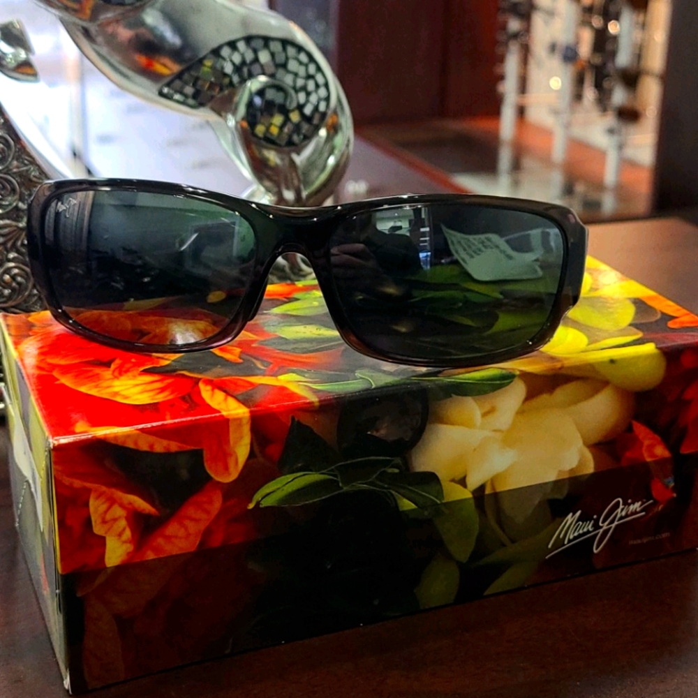 New Maui Jim Monkeypod w. Factory essentials